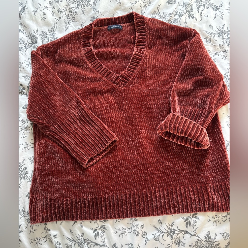 Zara Women's V-Neck velvety chenille Sweater in Deep Rust / Cognac